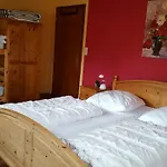 Wohnung 1 Mit Ueberdachte Terrasse Zum Garten Naehe Strand Und Hafen Bensersiel