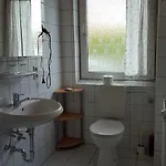 Wohnung 1 Mit Ueberdachte Terrasse Zum Garten Naehe Strand Und Hafen Bensersiel Apartman Bensersiel