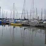 Wohnung 1 Mit Ueberdachte Terrasse Zum Garten Naehe Strand Und Hafen Bensersiel