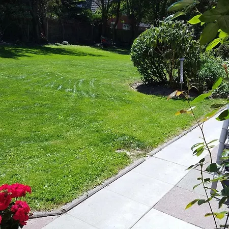 شقة 1 Mit Ueberdachte Terrasse Zum Garten Naehe Und Hafen