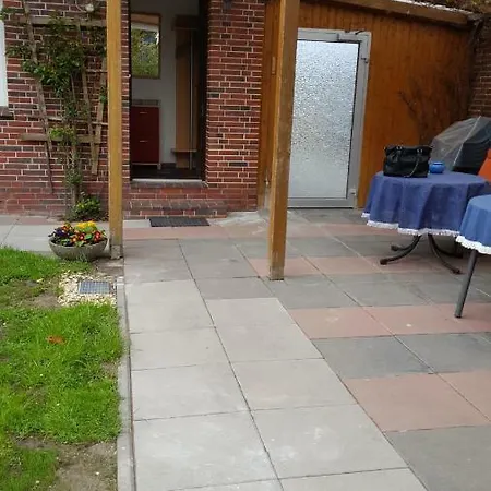 아파트 1 Mit Ueberdachte Terrasse Zum Garten Naehe Und Hafen