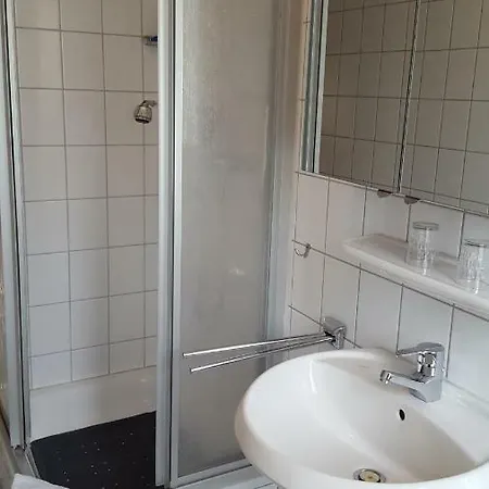 شقة 1 Mit Ueberdachte Terrasse Zum Garten Naehe Und Hafen
