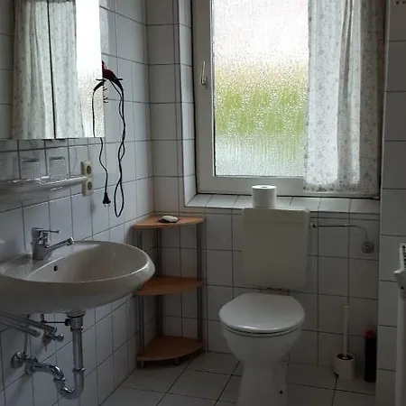 1 Mit Ueberdachte Terrasse Zum Garten Naehe Und Hafen 아파트 벤세르시엘